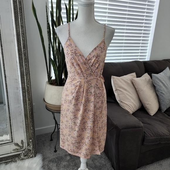 BCBGeration Wrap Floral Dress size xsmall. Good preowned condition. - Picture 1 of 8